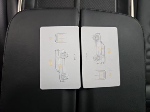 Used 2025 Rivian R1S Adventure AWD/4WD image 31