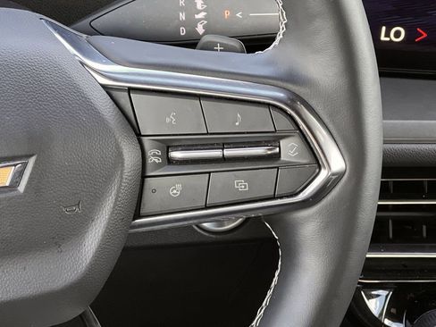 Used 2025 Chevrolet Traverse LT image 19