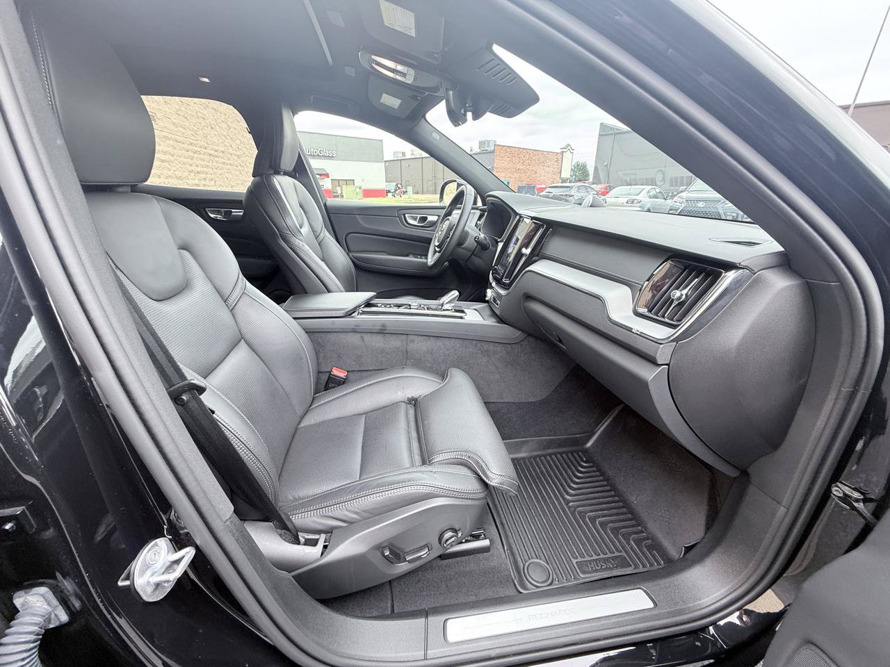 Used 2024 Volvo XC60 T8 Ultimate AWD/4WD image 11
