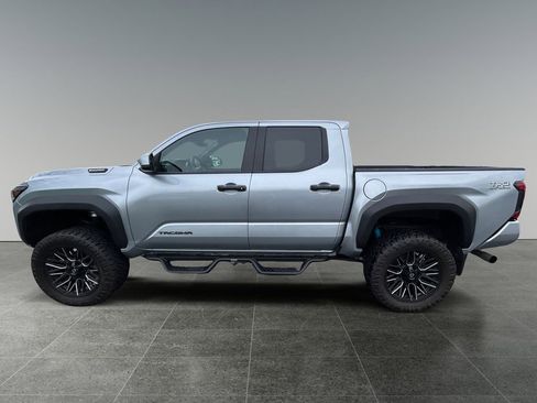 Used 2025 Toyota Tacoma TRD Off-Road image 4