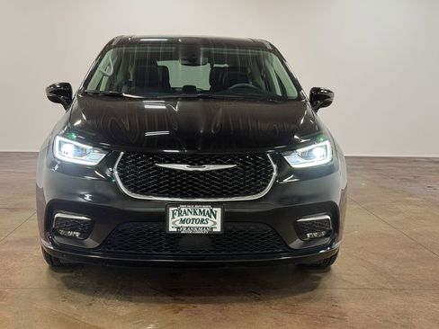 Used 2024 Chrysler Pacifica Touring-L FWD image 28