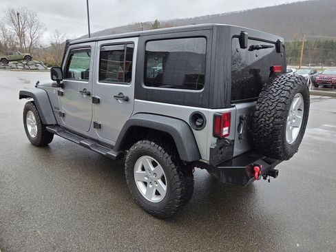 Used 2018 Jeep Wrangler Unlimited Sport S image 3