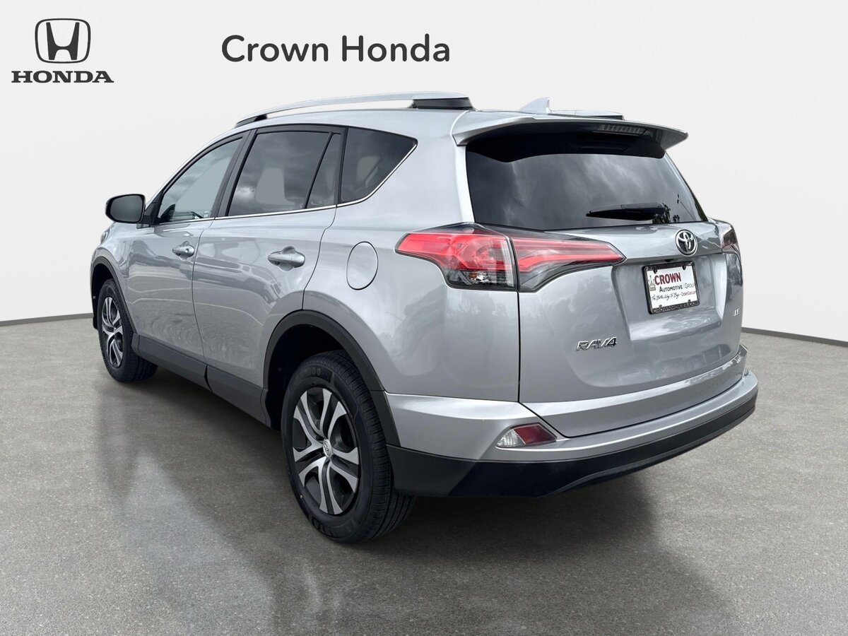 Used 2017 Toyota RAV4 LE FWD image 3