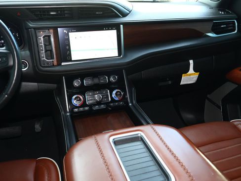 Used 2024 GMC Yukon Denali Ultimate image 12