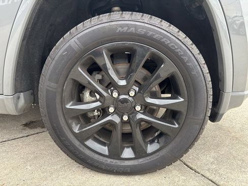 Used 2022 Jeep Grand Cherokee Laredo X image 11