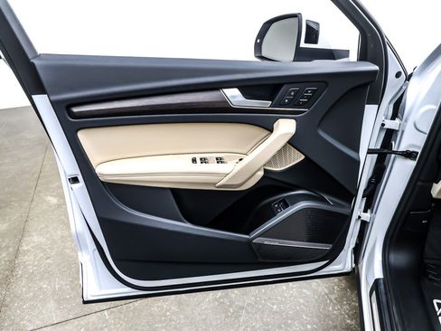 Used 2024 Audi Q5 e Premium Plus image 21