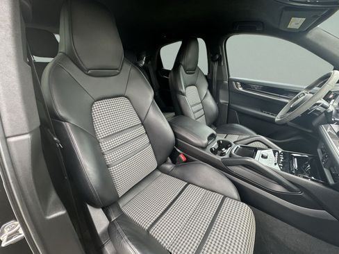 Used 2024 Porsche Cayenne S AWD/4WD image 24