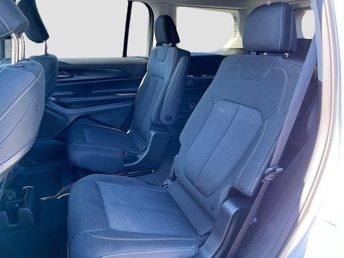 Used 2023 Jeep Grand Cherokee L Laredo image 18
