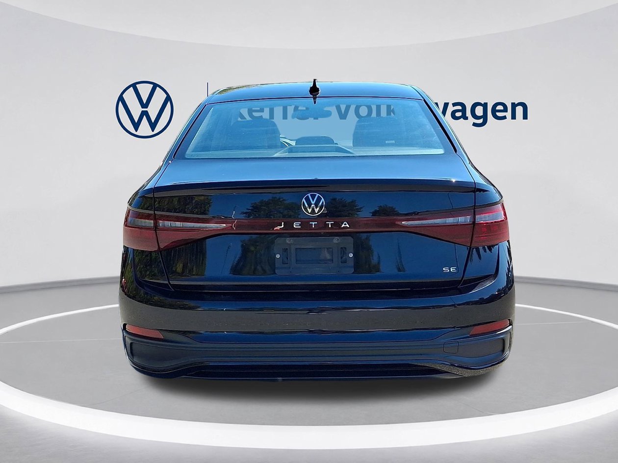 Used 2025 Volkswagen Jetta SE FWD image 5