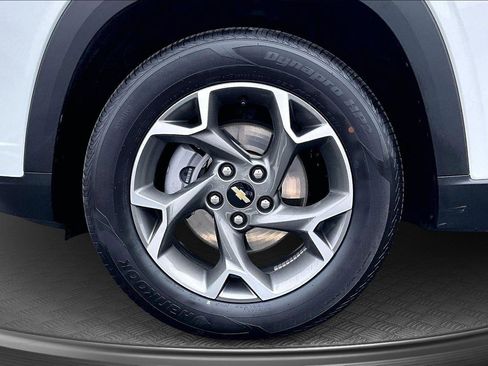 Used 2025 Chevrolet Trax LT image 10