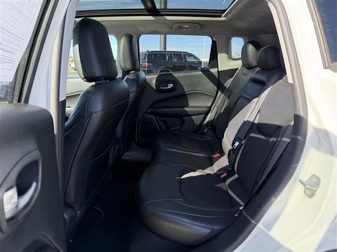 Used 2018 Jeep Compass Latitude image 12