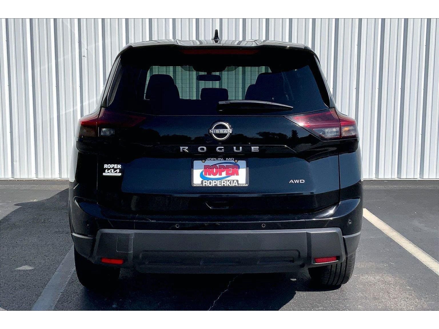 Used 2025 Nissan Rogue SV AWD/4WD image 4