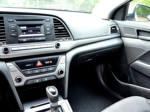 Used 2018 Hyundai Elantra SE FWD image 12