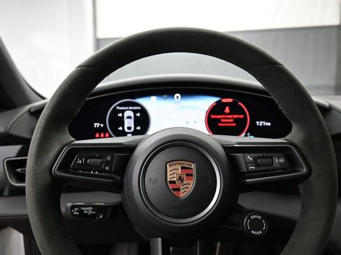 Used 2025 Porsche Taycan image 9