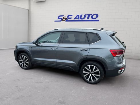 Used 2023 Volkswagen Taos SE AWD/4WD image 3