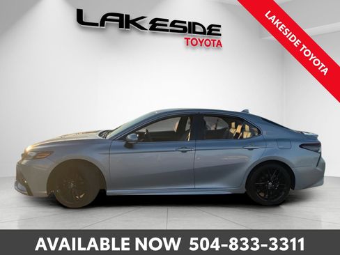 Used 2023 Toyota Camry XSE image 3