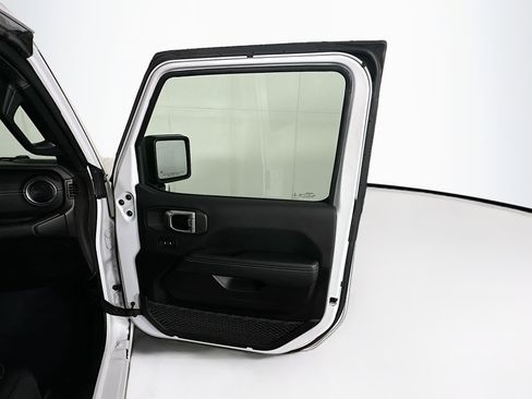 Used 2022 Jeep Wrangler Sahara w/ Cold Weather Group image 30