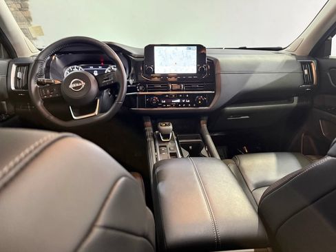 Certified 2025 Nissan Pathfinder SL w/ SL Premium Package FWD image 27