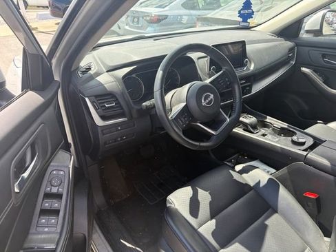 Used 2024 Nissan Rogue SV w/ SV Premium Package AWD/4WD image 11