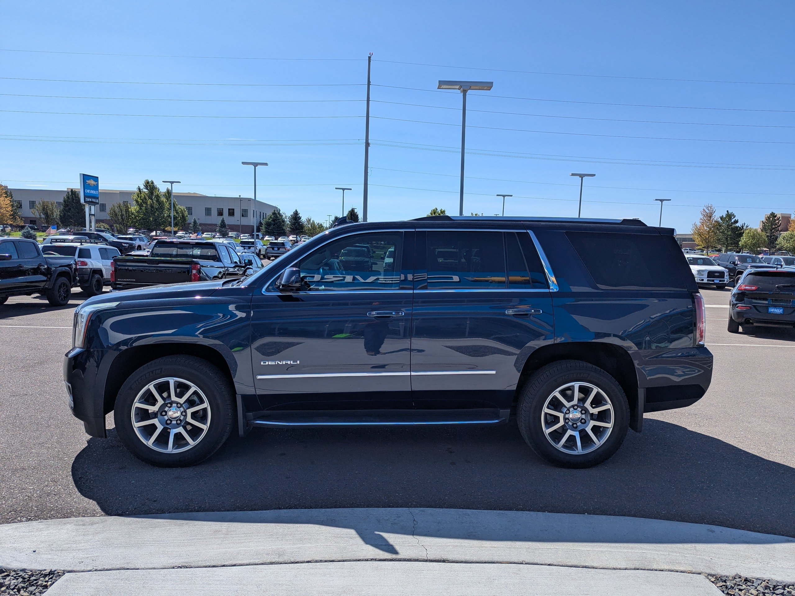 Certified 2017 GMC Yukon Denali w/ Open Road Package AWD/4WD image 9