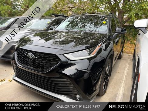 Used 2024 Toyota Highlander XSE FWD image 1