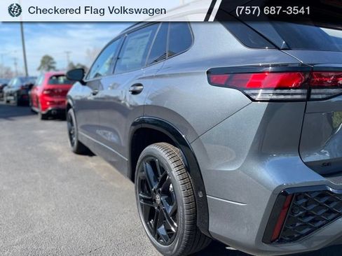 New 2026 Volkswagen Tiguan SE R-Line AWD/4WD image 8