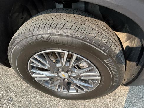 Used 2026 Chevrolet Traverse LT AWD/4WD image 9