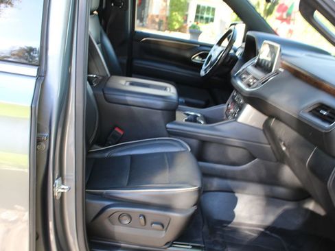 Used 2021 Chevrolet Tahoe Premier w/ Premium Package image 19