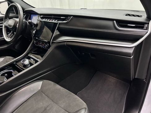 Certified 2023 Jeep Grand Cherokee Altitude image 18