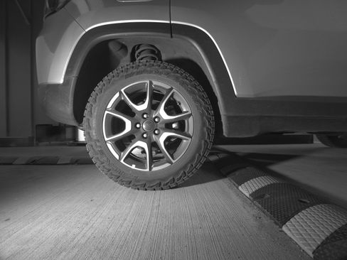 Used 2025 Jeep Compass Trailhawk image 15