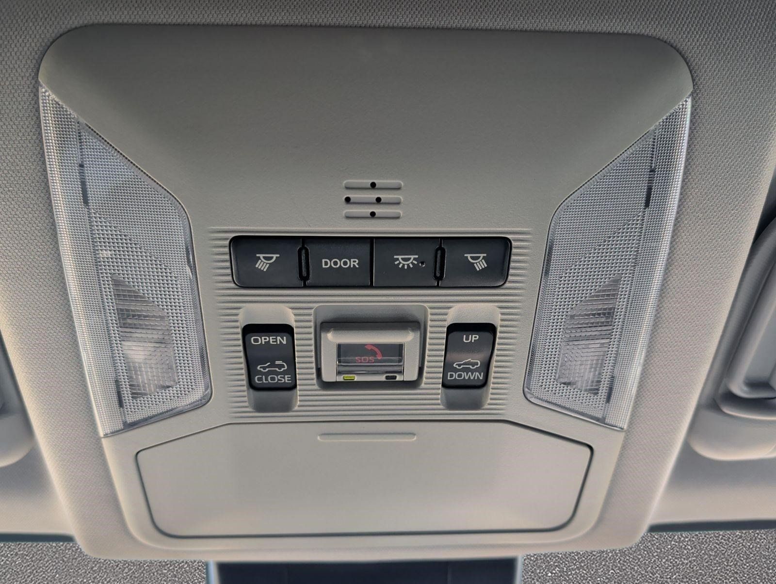 Used 2021 Toyota RAV4 XLE w/ Convenience Package FWD image 22