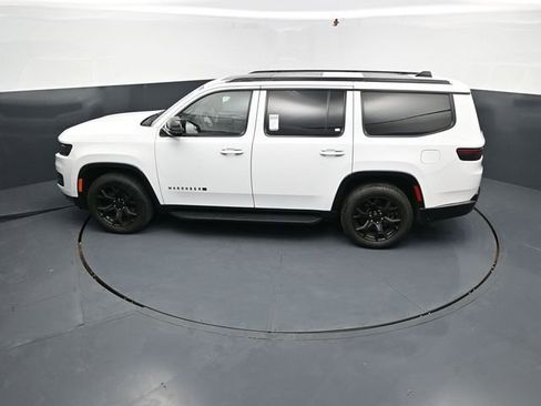 Used 2024 Jeep Wagoneer Series II AWD/4WD image 37