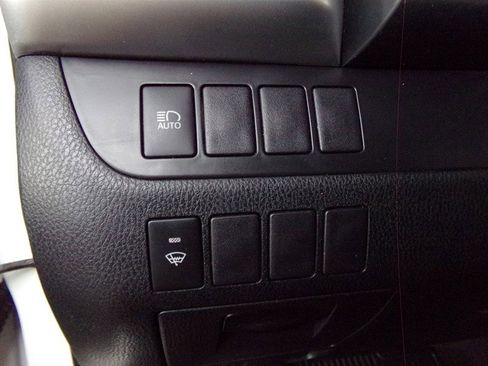 Used 2019 Toyota Highlander LE AWD/4WD image 42