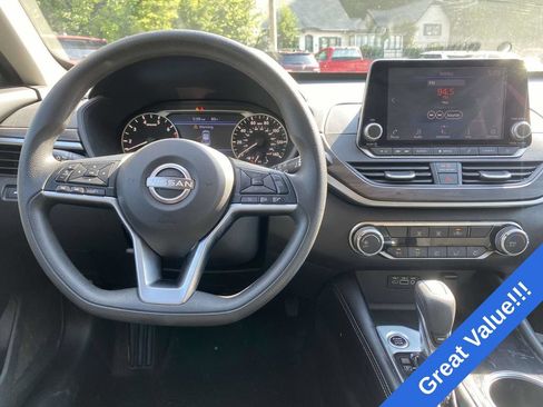 Used 2023 Nissan Altima 2.5 SV FWD image 11