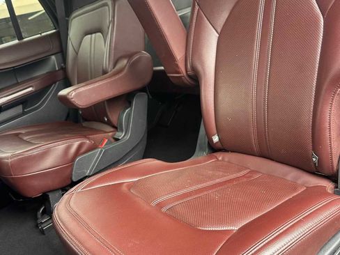 Used 2024 Ford Expedition Limited image 12