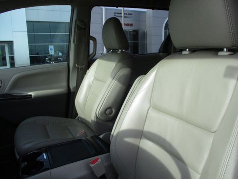 Used 2018 Toyota Sienna XLE Premium image 31