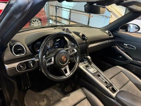 Used 2017 Porsche 718 Boxster S image 9