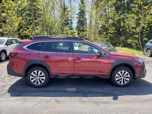 Used 2024 Subaru Outback Premium AWD/4WD image 2