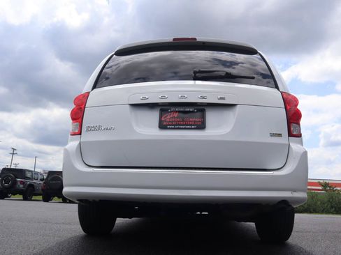 Used 2019 Dodge Grand Caravan SE w/ UConnect Hands-Free Group FWD image 13