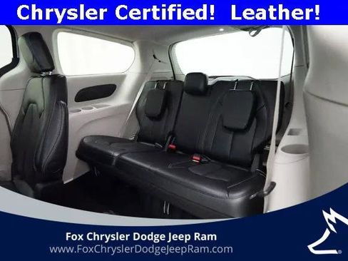 Certified 2024 Chrysler Pacifica Touring-L image 16