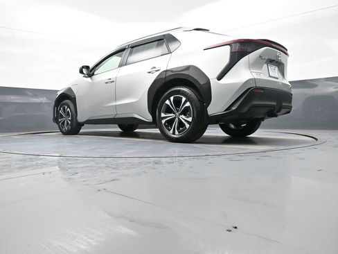 Used 2023 Toyota bZ4X XLE w/ Weather Package image 32