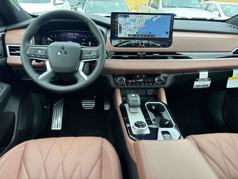 New 2025 Mitsubishi Outlander SEL image 9