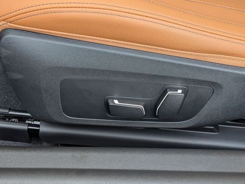 Used 2025 BMW 230i Coupe w/ M Sport Package image 16