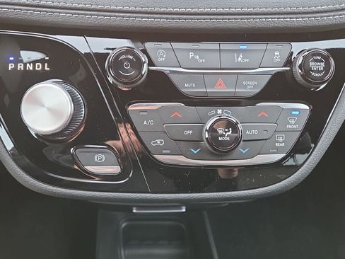 New 2026 Chrysler Pacifica Select w/ S Appearance Package image 24