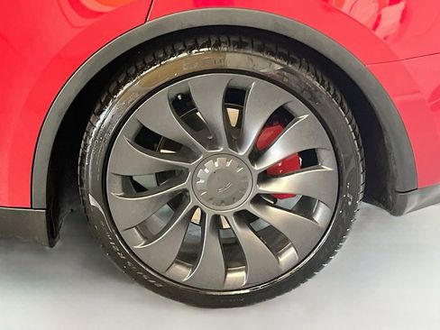 Used 2023 Tesla Model Y Performance AWD/4WD image 30