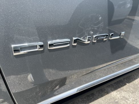 New 2026 GMC Yukon Denali w/ Denali Reserve Package AWD/4WD image 21