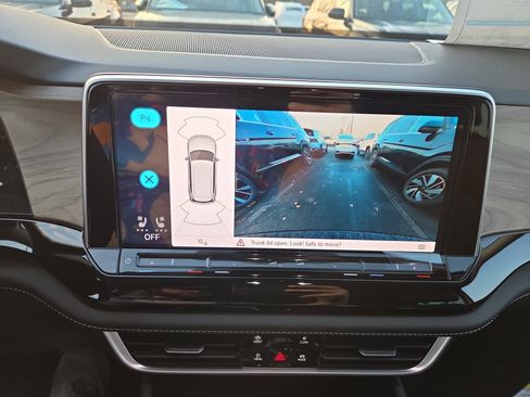 New 2026 Volkswagen Atlas SE image 12