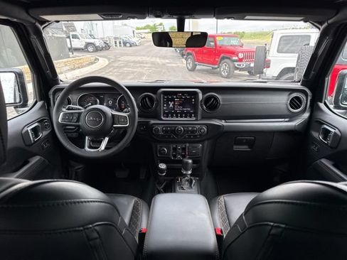 Used 2023 Jeep Wrangler Unlimited Sahara AWD/4WD image 14