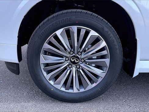 New 2026 INFINITI QX80 Luxe image 13