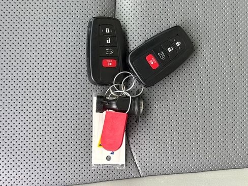 Used 2025 Toyota RAV4 Limited image 29